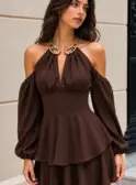 vestido com detalhes em pescoço