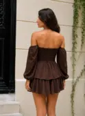 vestido com detalhes em pescoço